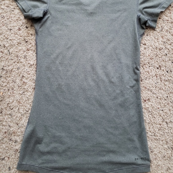 Womens Nike xs dri fit t-shirt - Picture 4 of 4